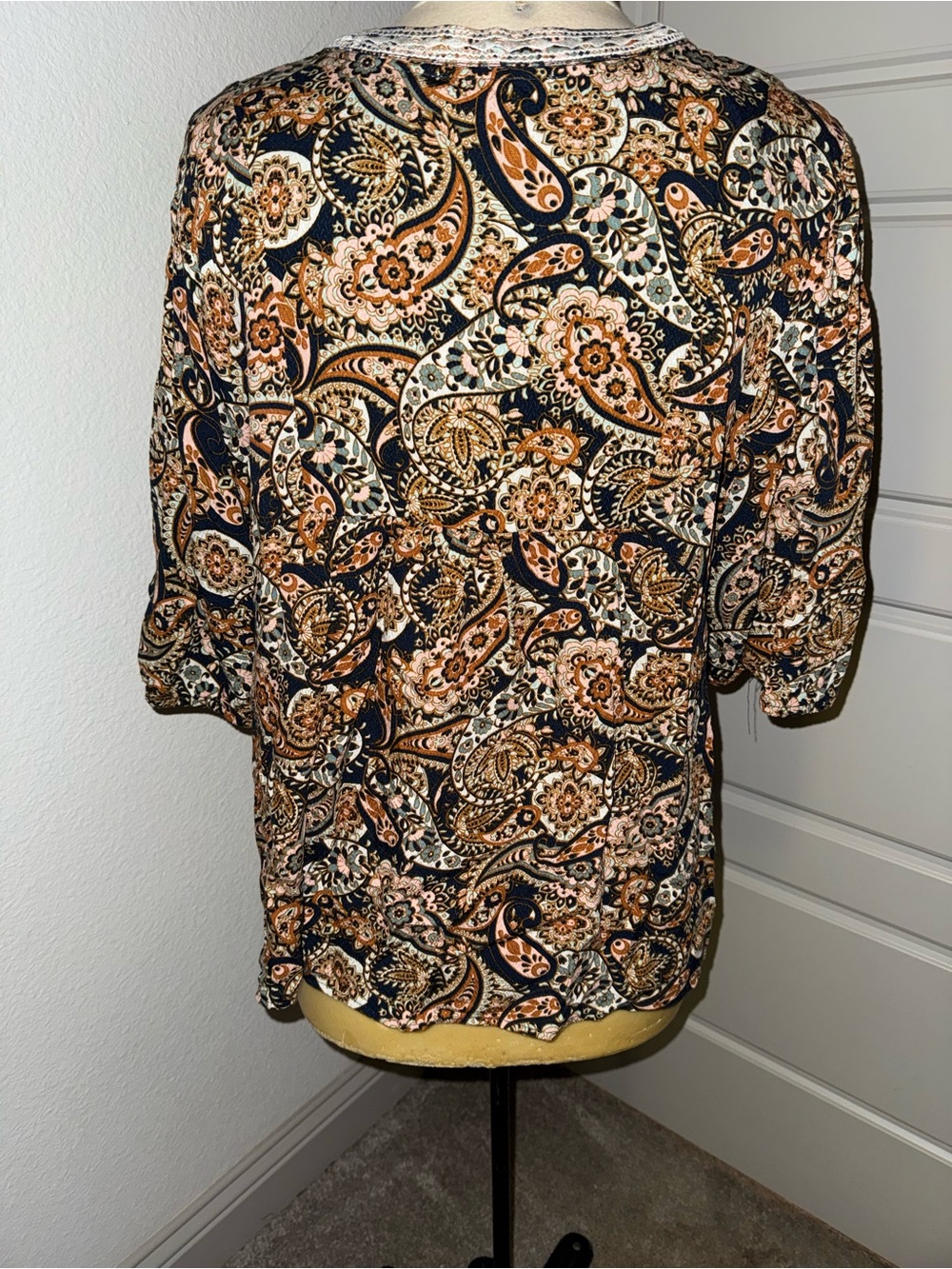 NWT Paisley V-Neck Women’s Blouse - Navy & Tan - Picture 8 of 8